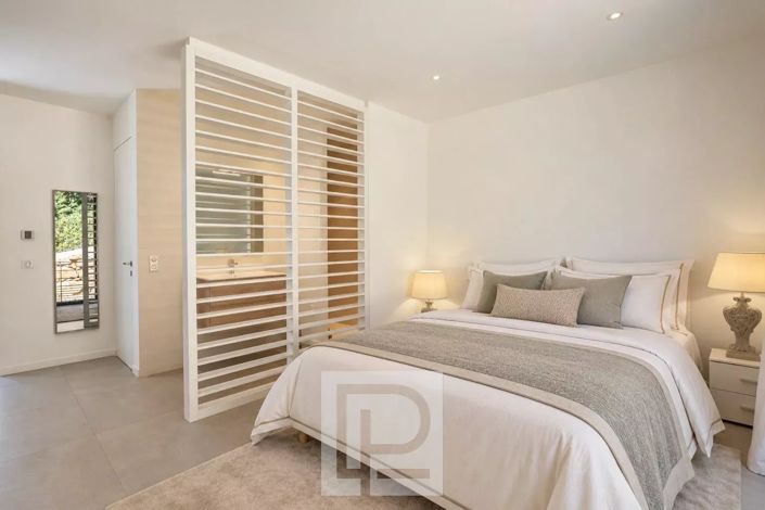Image No.17-5 Bed House for sale