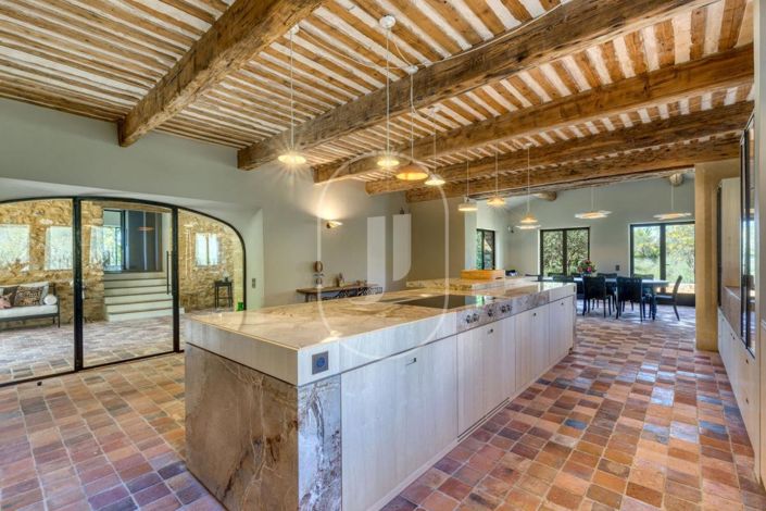 Image No.5-8 Bed House for sale