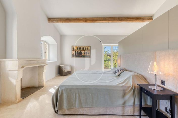 Image No.8-8 Bed House for sale