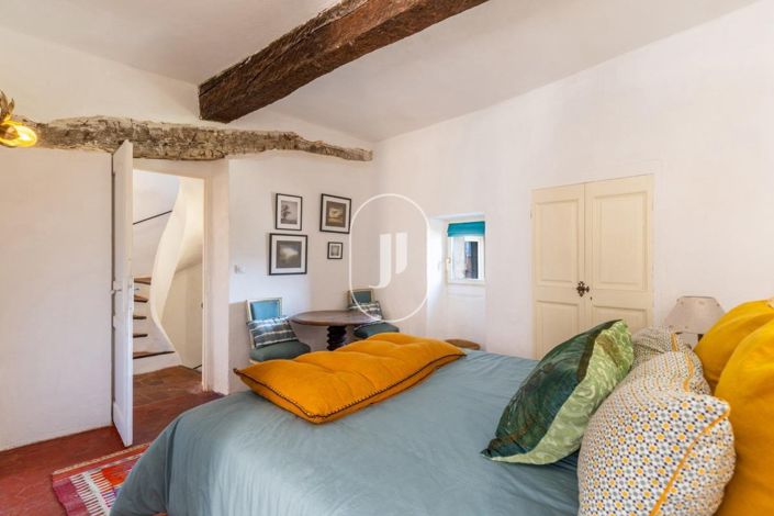 Image No.8-3 Bed House for sale