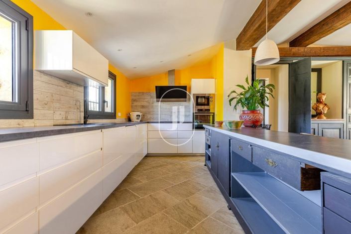 Image No.6-7 Bed House for sale