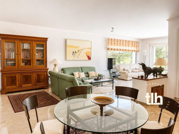 Image No.6-4 Bed House for sale