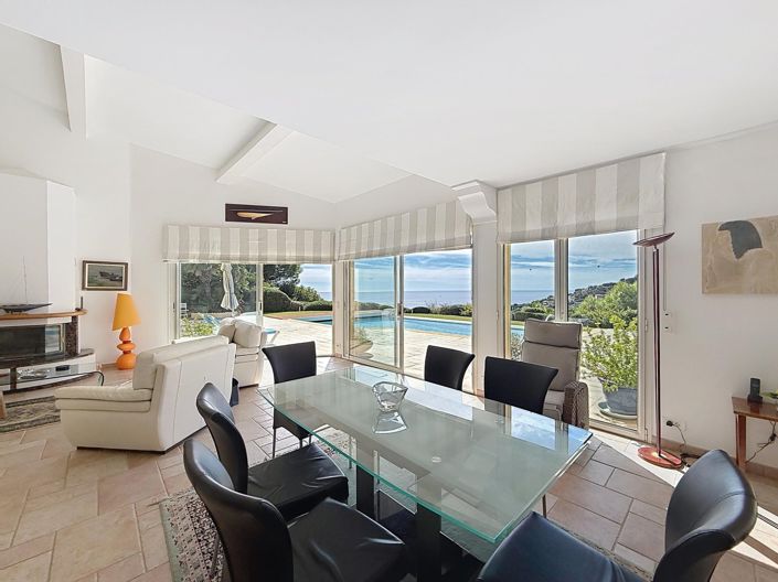 Image No.8-5 Bed House for sale