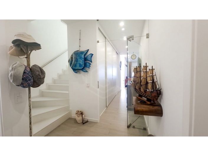 Image No.5-4 Bed House for sale