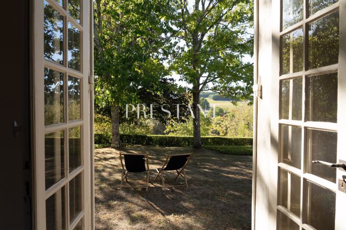 Image No.20-8 Bed House for sale