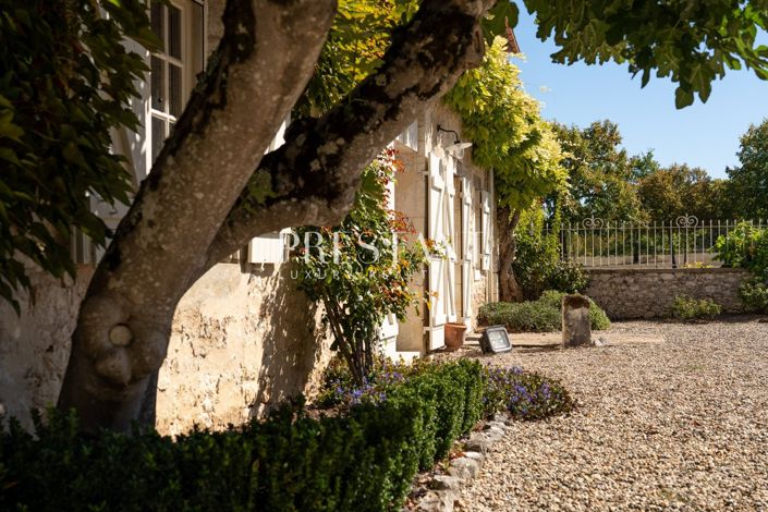 Image No.8-8 Bed House for sale