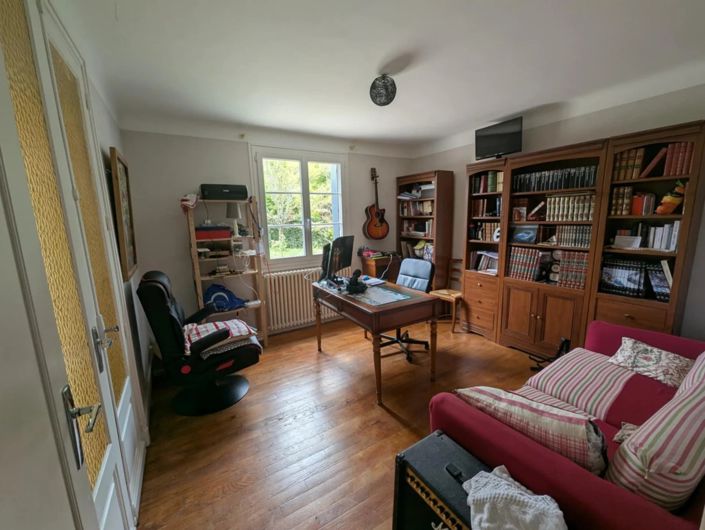 Image No.15-5 Bed House for sale
