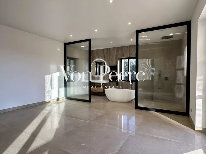Image No.24-4 Bed House for sale