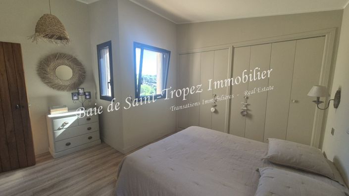 Image No.15-6 Bed House for sale