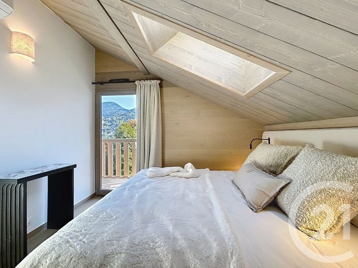 Image No.8-5 Bed House for sale