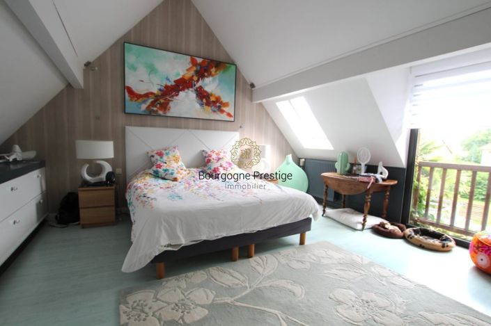 Image No.10-6 Bed House for sale