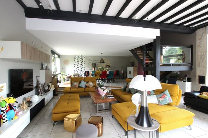 Image No.7-6 Bed House for sale
