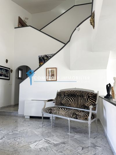 Image No.21-5 Bed House for sale
