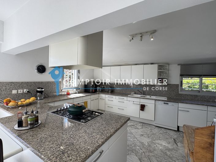 Image No.32-5 Bed House for sale