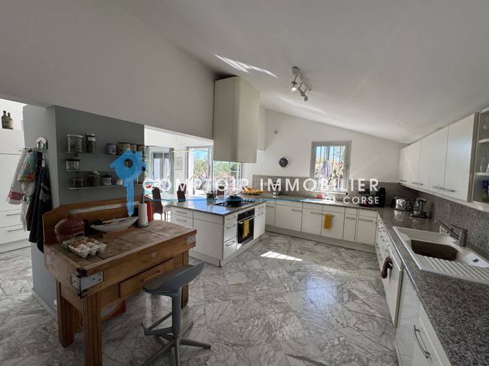 Image No.34-5 Bed House for sale
