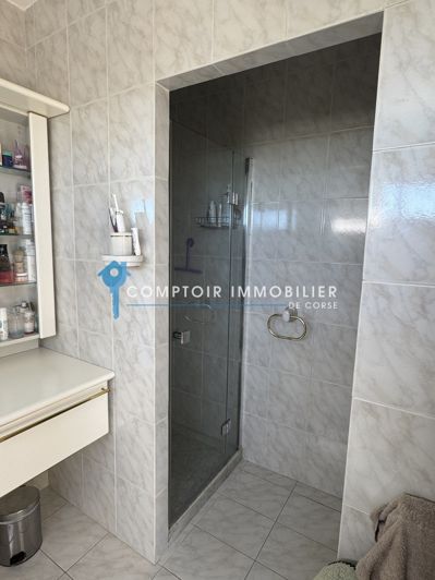 Image No.41-5 Bed House for sale