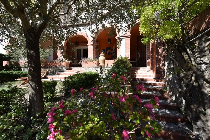 Image No.25-6 Bed House for sale