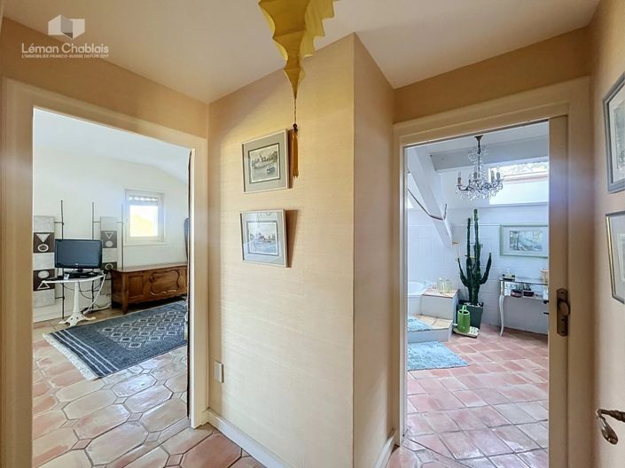 Image No.11-7 Bed House for sale