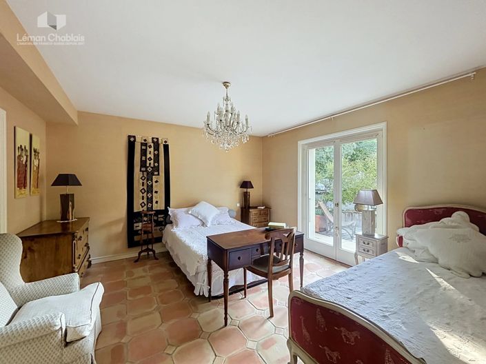 Image No.7-7 Bed House for sale