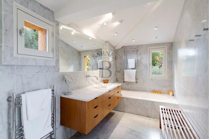 Image No.17-3 Bed House for sale