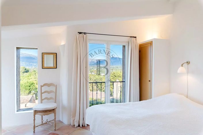 Image No.18-3 Bed House for sale