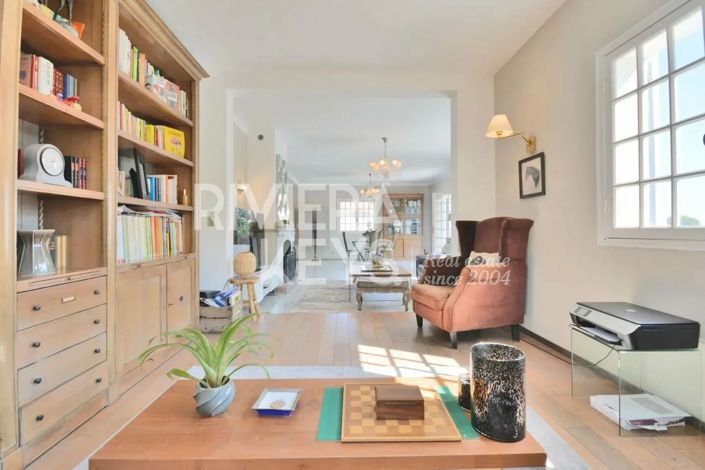 Image No.10-6 Bed House for sale