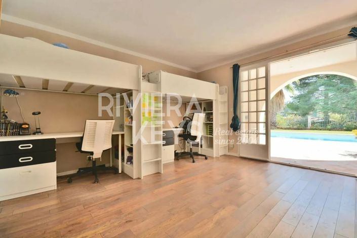 Image No.11-6 Bed House for sale