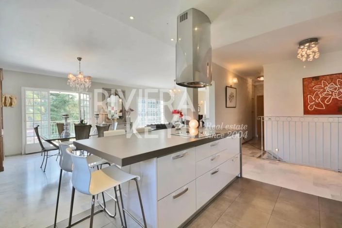 Image No.17-6 Bed House for sale