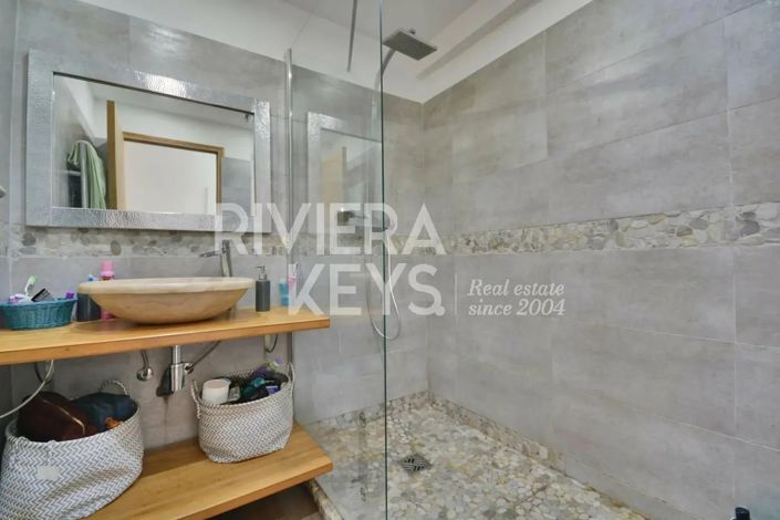 Image No.21-6 Bed House for sale