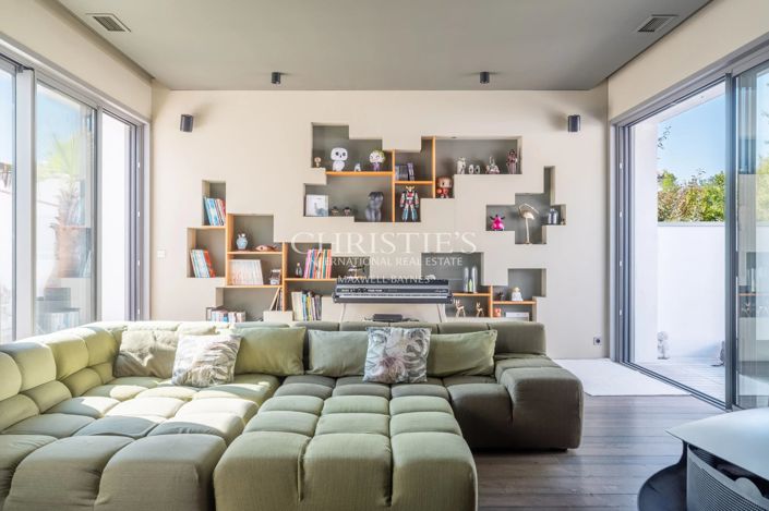 Image No.9-5 Bed House for sale