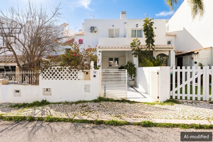 Image No.4-2 Bed House for sale