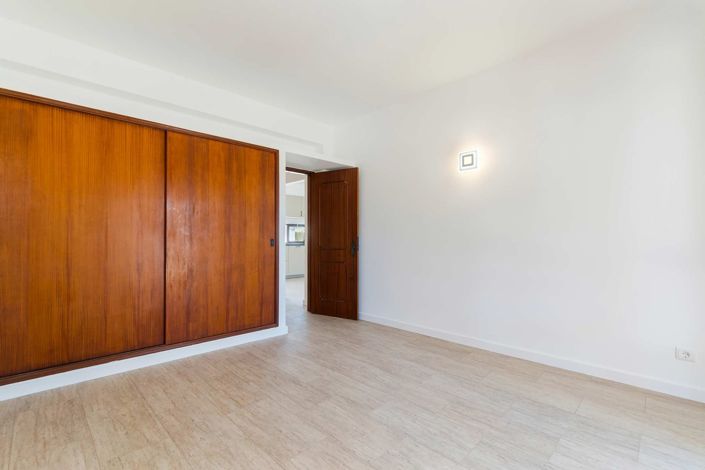 Image No.18-2 Bed Apartment for sale