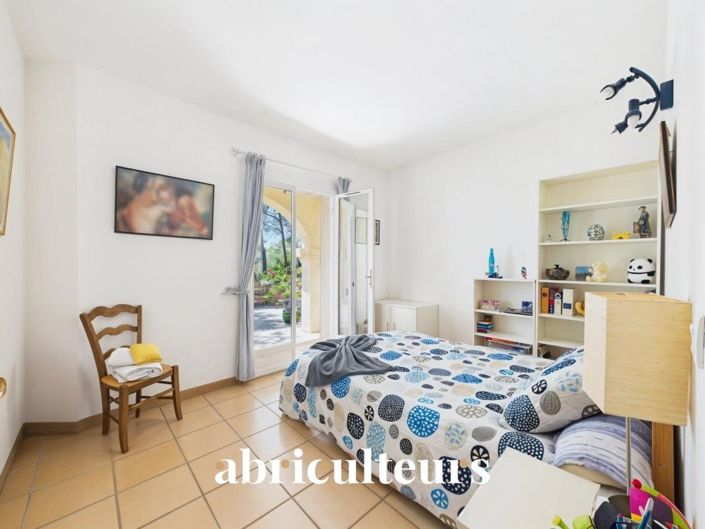 Image No.11-5 Bed House for sale