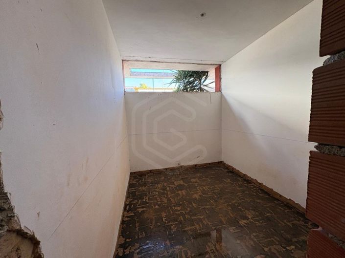 Image No.14-3 Bed House for sale