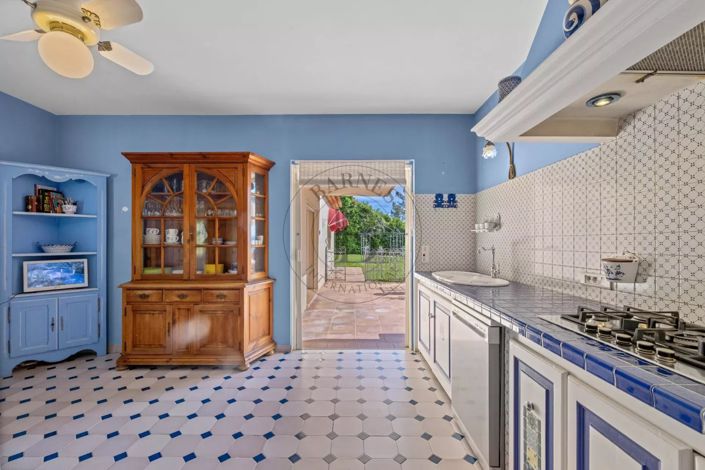 Image No.7-5 Bed House for sale