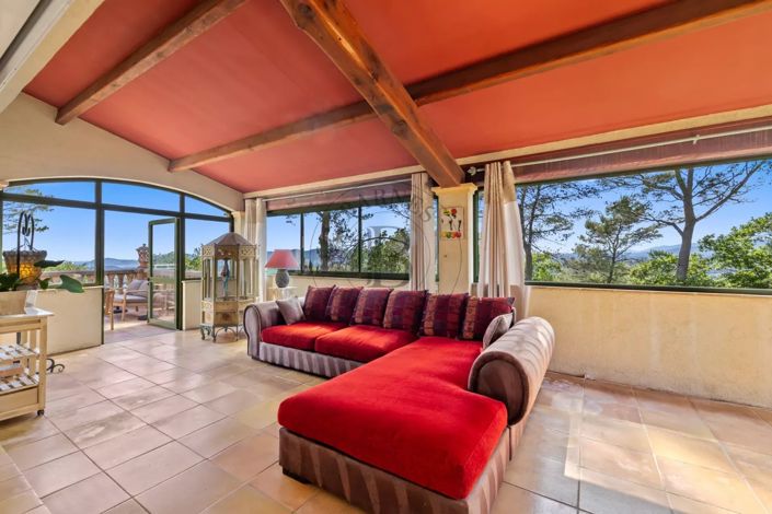 Image No.9-5 Bed House for sale