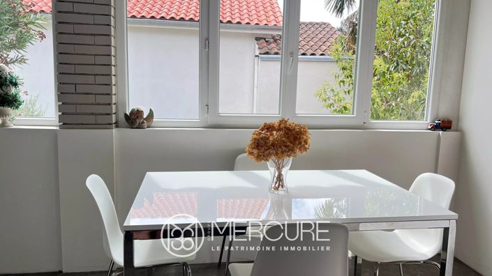 Image No.8-4 Bed House for sale