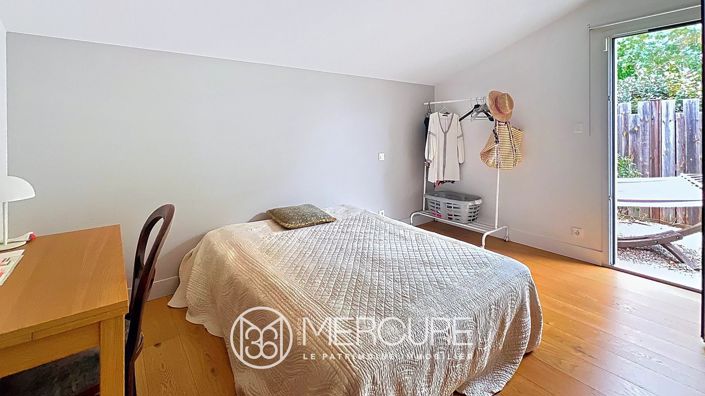 Image No.8-5 Bed House for sale