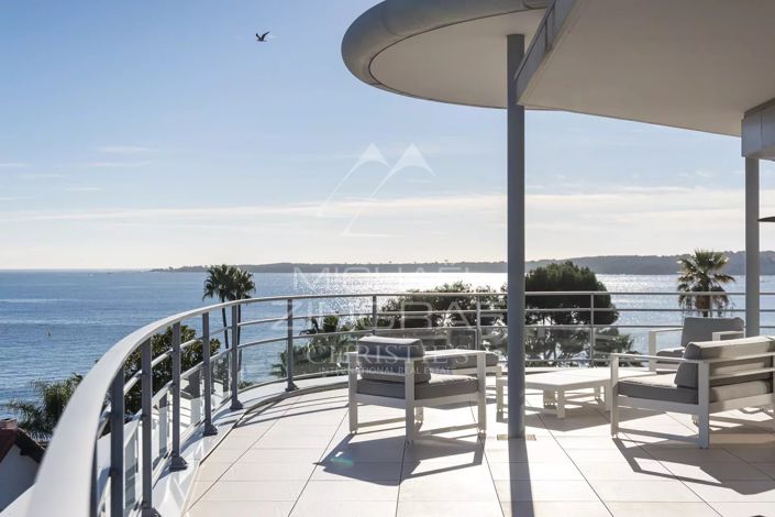 Palm Beach – Rooftop Villa with Sea Views