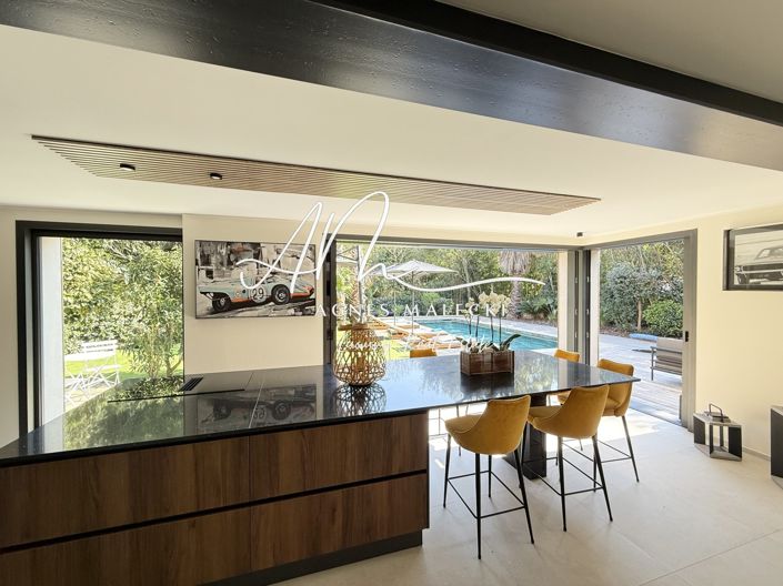 Image No.2-4 Bed House for sale
