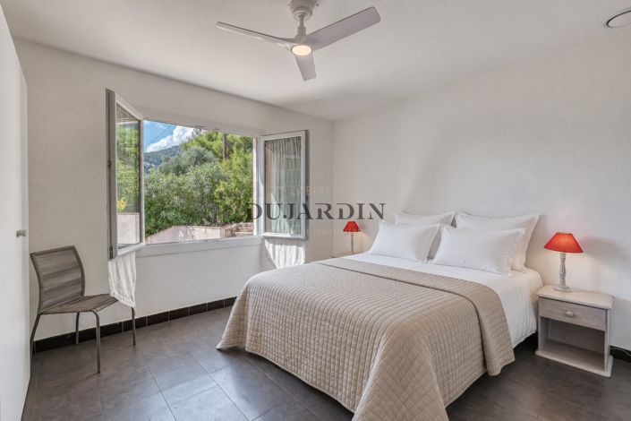 Image No.13-6 Bed House for sale