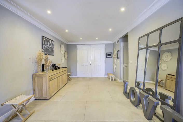 Image No.6-5 Bed House for sale