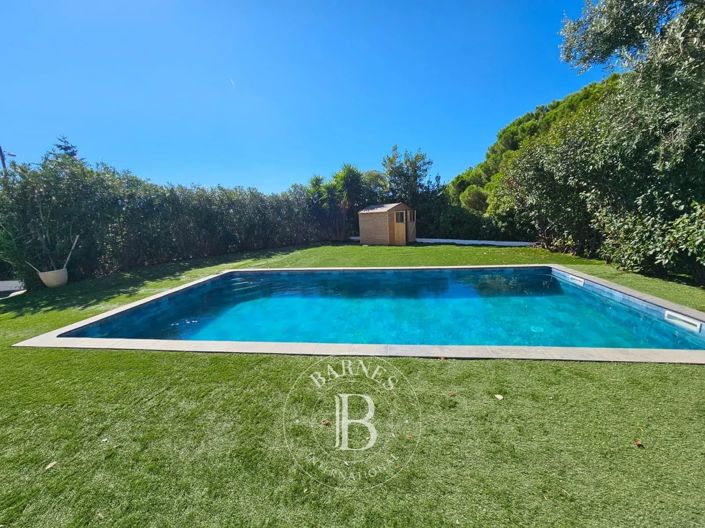 Image No.2-8 Bed House for sale