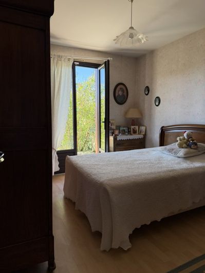 Image No.8-2 Bed House for sale