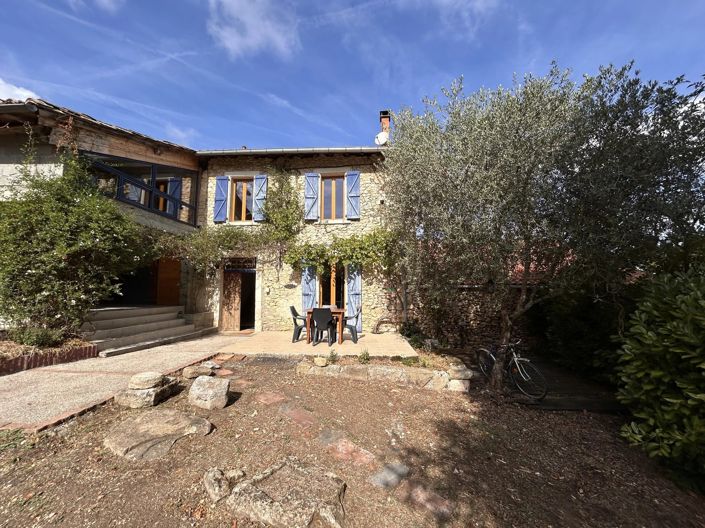 5' Aurignac, renovated farm on 6859m² of land