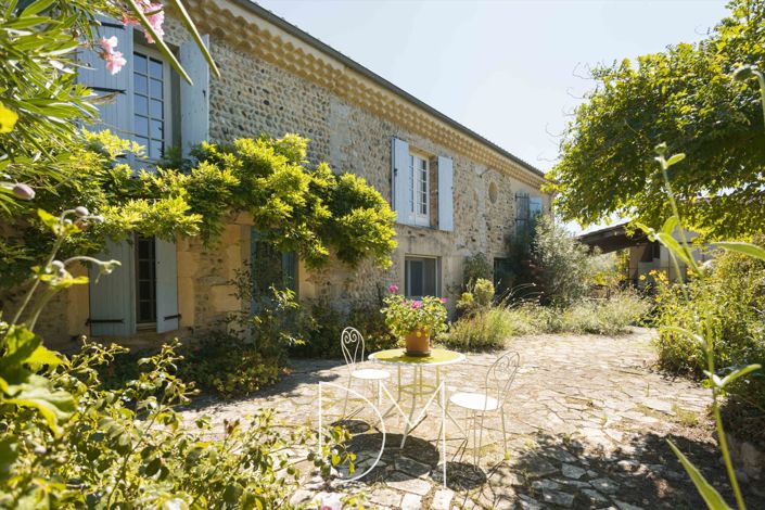 Loriol-sur-Drôme renovated character farm in a bucolic setting