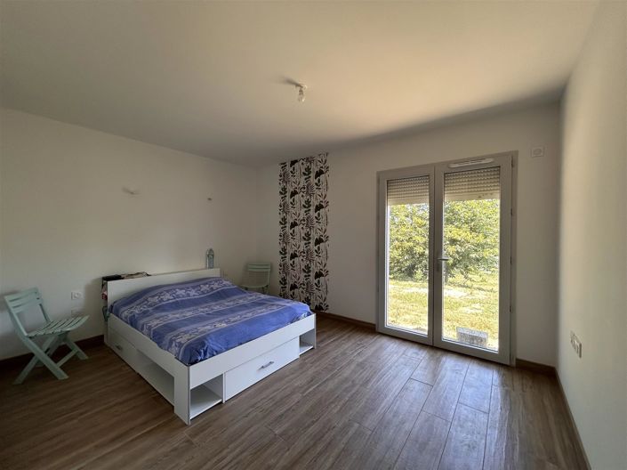 Image No.8-3 Bed House for sale