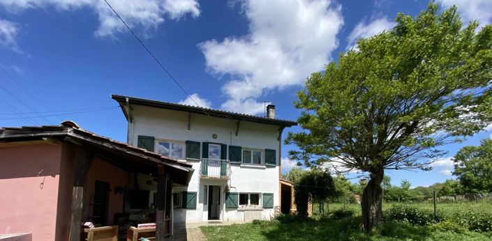 Near Aspet, pretty T4 house with oubuildings on 336m²