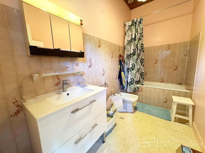 Image No.11-5 Bed House for sale