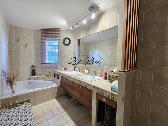 Image No.16-4 Bed Property for sale